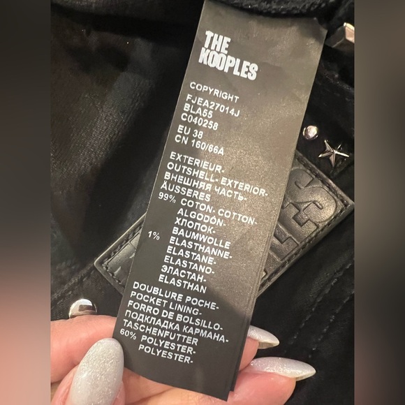 THE KOOPLES Black slim jeans with studs
and stars Size 38 FR/ 6 US NWT - Picture 10 of 12